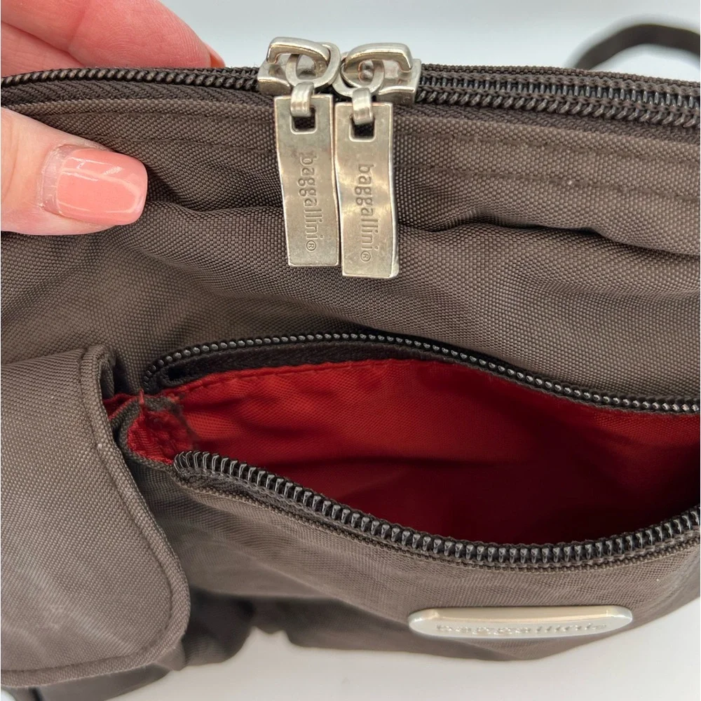 Baggallini Brown Crossbody Handbag  Purse Pockets Pouches Casual Travel Vacation